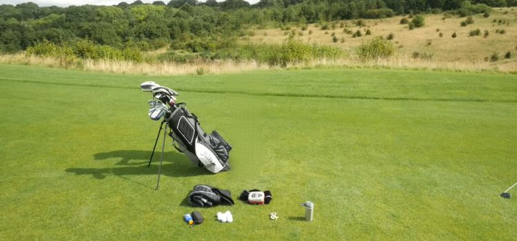 How to Attach a Rangefinder to Golf Bag